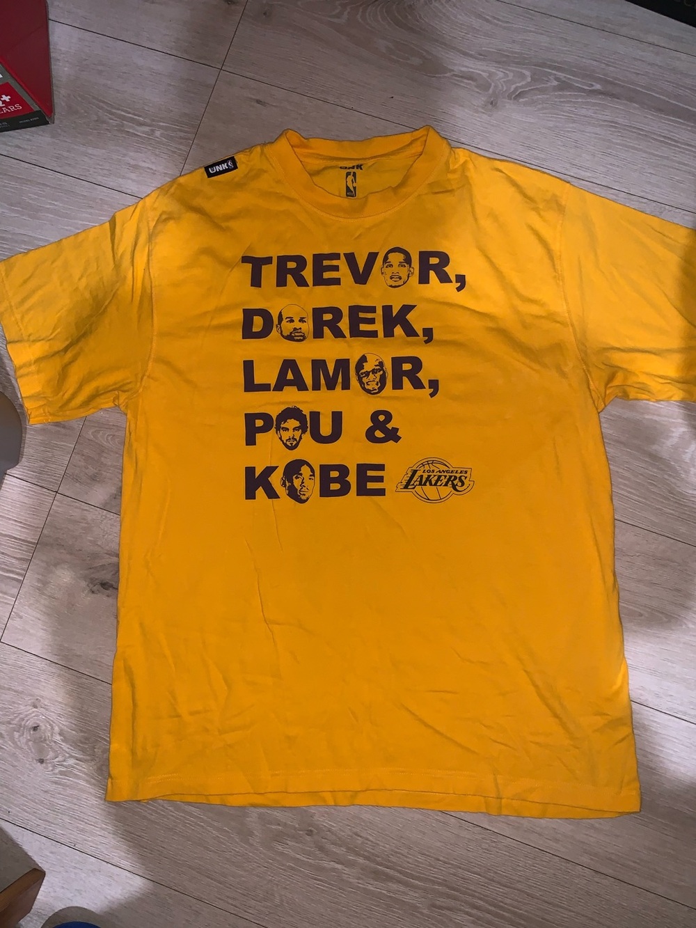 Vintage UNK Brand 2009 Los Angeles Lakers Playoff Roster T-Shirt Size: 2X-Large